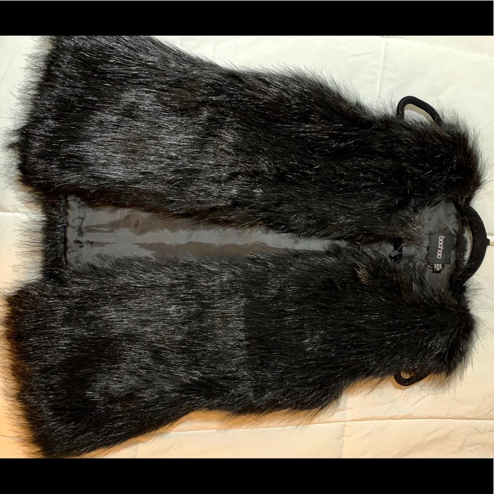 BOOHOO Black Faux Fur vest